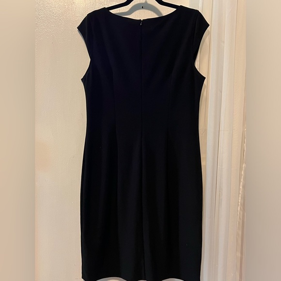 Joseph Ribkoff Dress Black Textured Cream Gold Hardware Cap Sleeve Zip - Picture 3 of 5